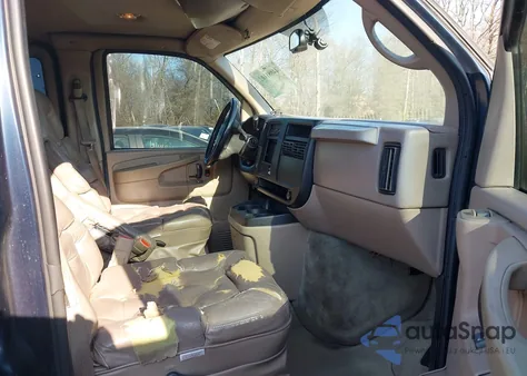 2005 Chevrolet Express Upfitter z USA, uszkodzony, nr VIN 1GBFG15T551207553